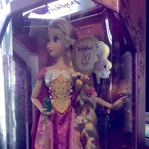 Tangled 10 yr ann limited edition. Cert 96 of 5500